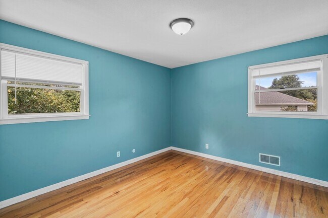 Building Photo - 300 Murray Hill Rd