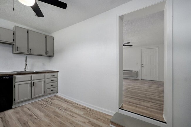 Building Photo - 21 Larue St