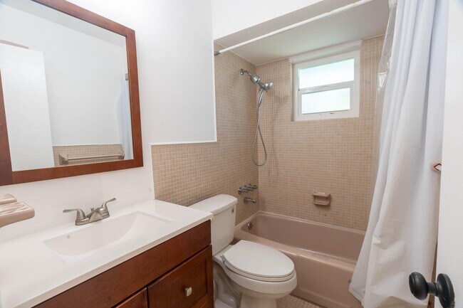 Building Photo - 1680 NE 34th Ln