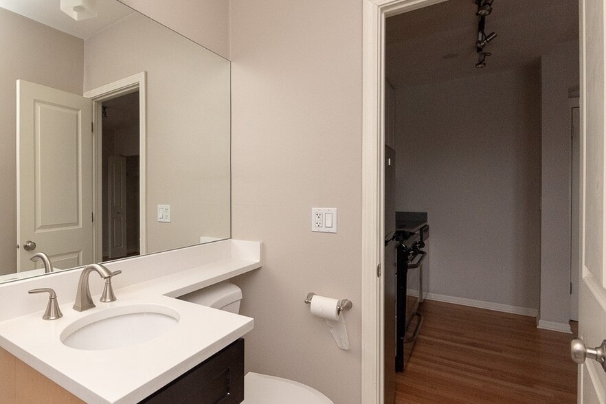 Building Photo - 2832 W Palmer St