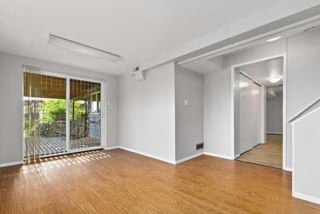 Building Photo - Classic Mid-Century Modern Air Conditioned...