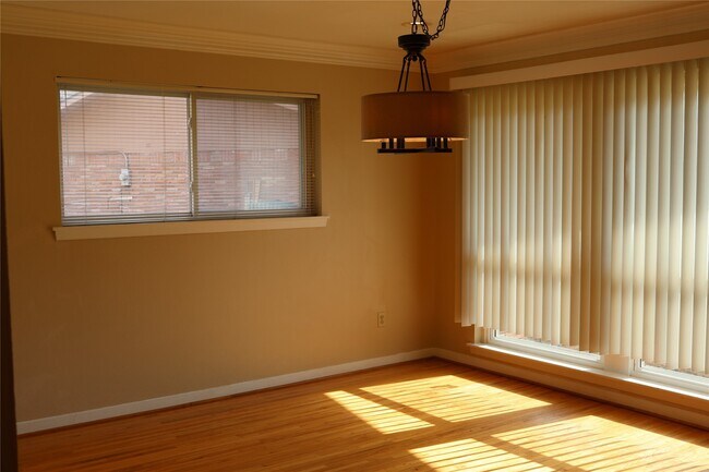 Building Photo - 9506 Carousel Ln