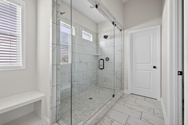 Building Photo - 4407 Silver Oak Dr SW