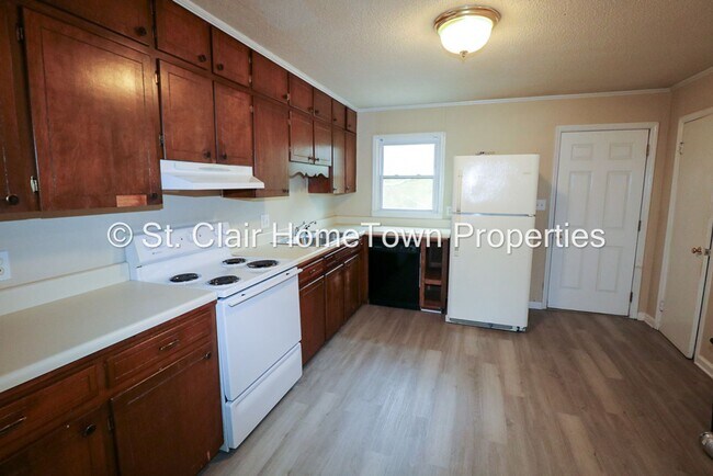 Building Photo - Cute Duplex Close to Pell City