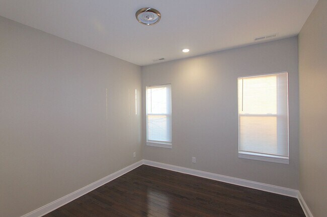 Building Photo - Modern Style Home in Downtown Durham!