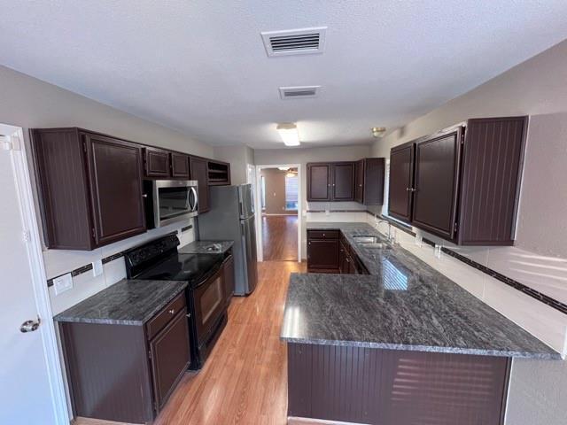 Building Photo - 584 Lake Forest Dr