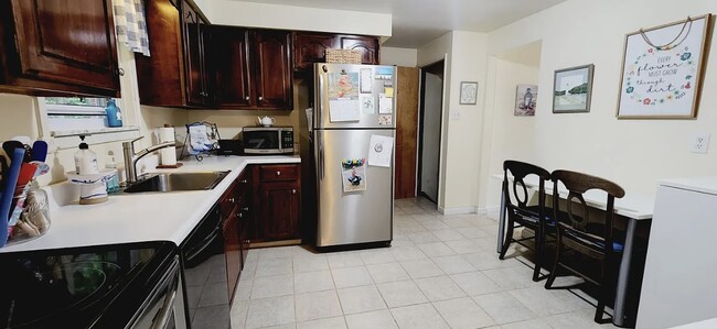 Eat in kitchen - 9177 Collington Sq