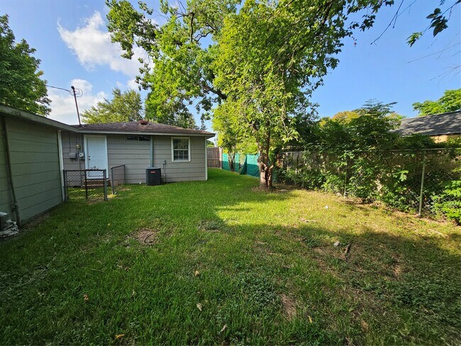 Building Photo - 1107 9th Ave N