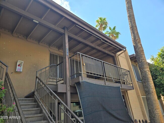 Building Photo - 2415 W Hazelwood St