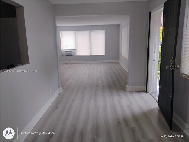 Building Photo - 4321 W Hallandale Beach Blvd