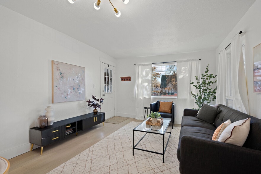 Building Photo - 370 W 400 S