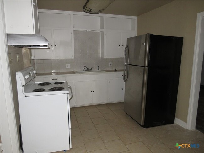 Building Photo - 214 E Munroe Ave