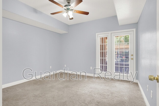 Building Photo - 401 Pine Haven St