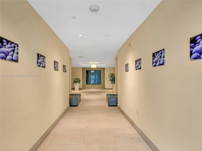 Building Photo - 950 Brickell Bay Dr