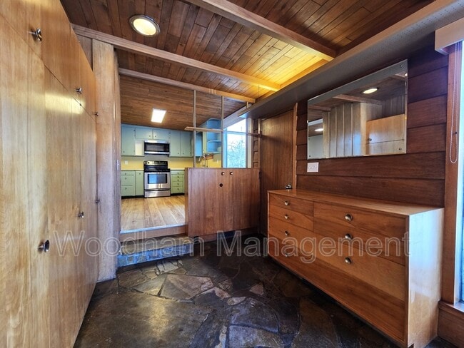 Building Photo - 621 S 14th Ave