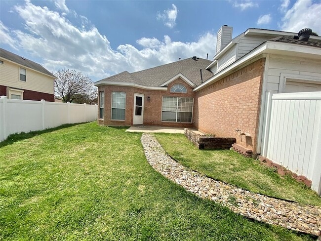 Building Photo - 8004 Case Dr