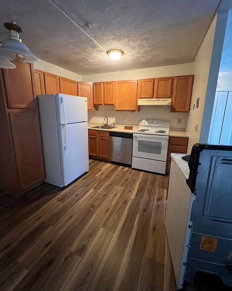 Building Photo - 173 Adams Ave