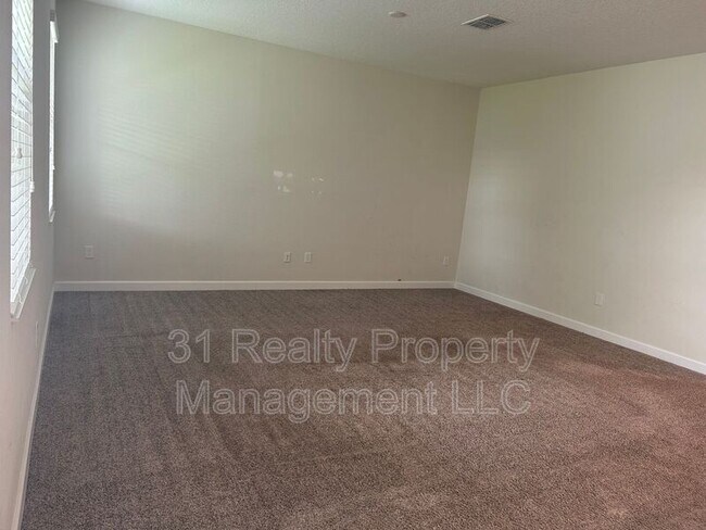 Building Photo - 11114 Sycamore Woods Dr