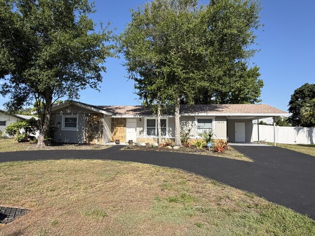 Building Photo - "Charming 3-Bedroom Home with Gleaming Hardwood Floors!"