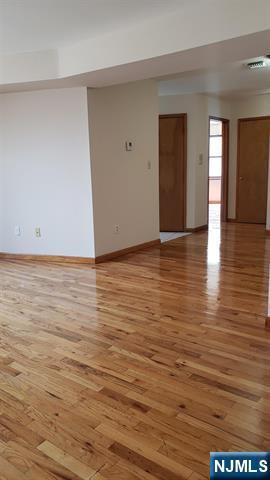 Building Photo - 450 Harding Pl