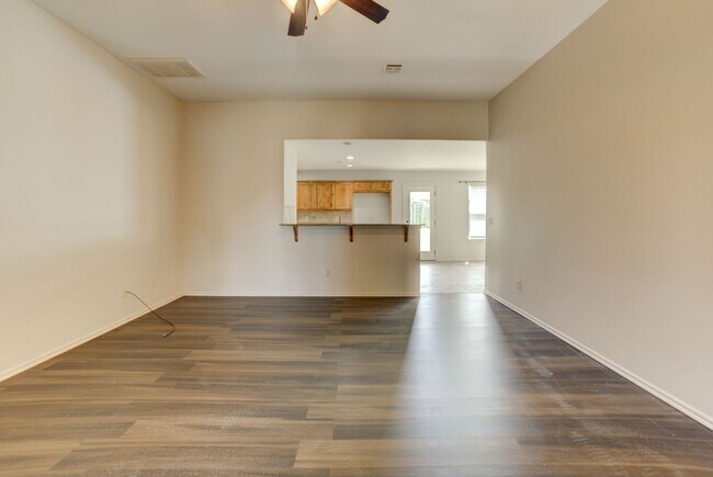 Building Photo - 3 Bed | Bath in Broken Arrow!