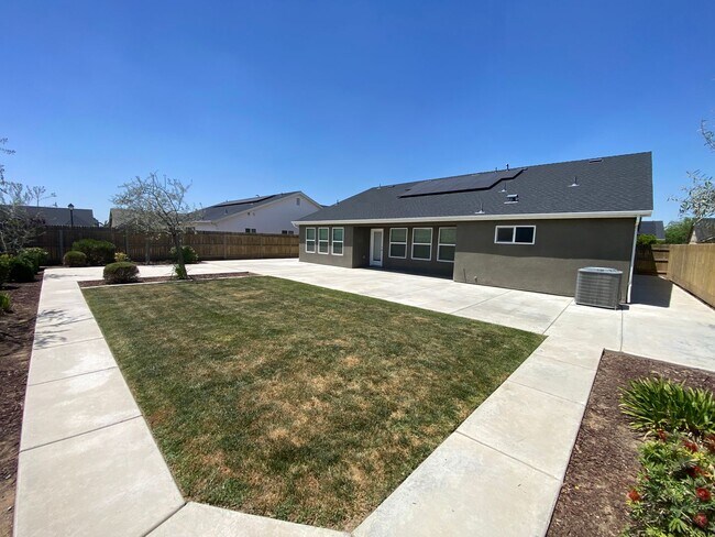 Building Photo - Immaculate like New Home in the gated Windmills at Tule Heights!