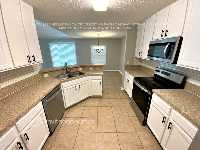 Building Photo - 11279 Chertsey Ln