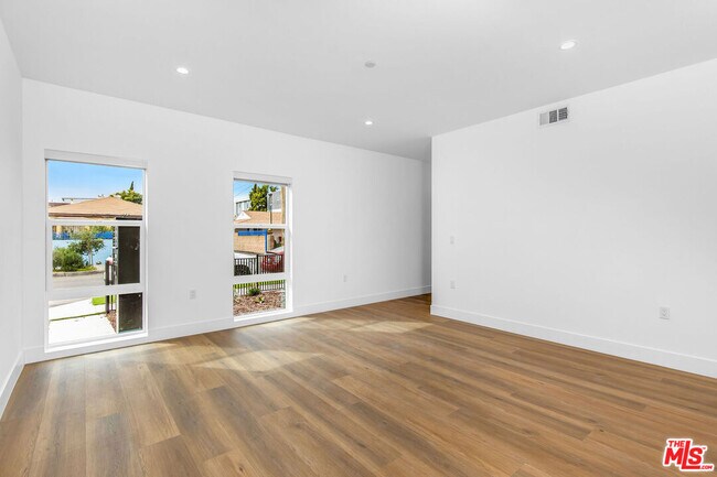 Building Photo - 5722 Fulcher Ave