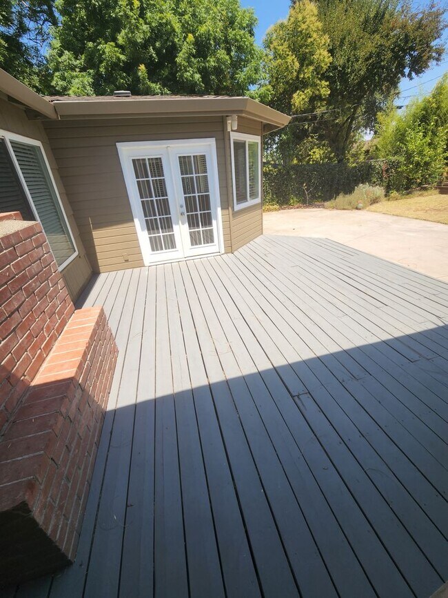 Building Photo - Rancho Cordova Gem
