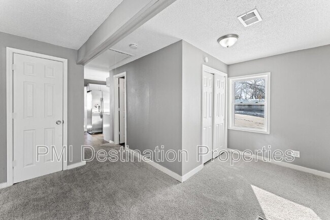 Building Photo - 918 S Appleton Ave