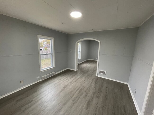 Building Photo - SECTION 8 & EDEN ACCEPTED!! Newly Renovated Spacious 2BR Home!