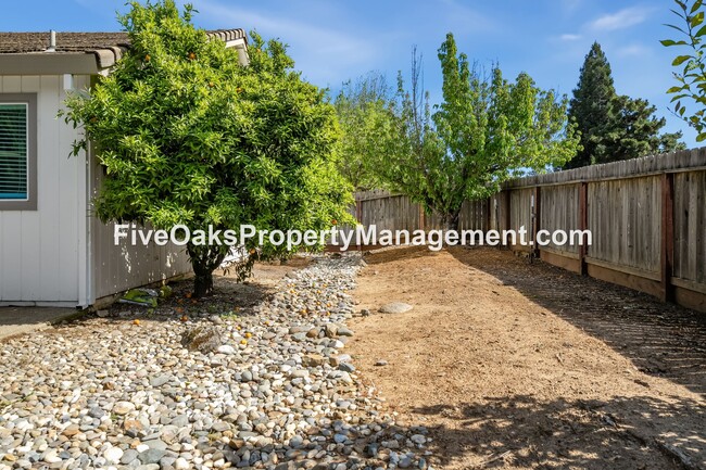Building Photo - 3301 Burberry Way