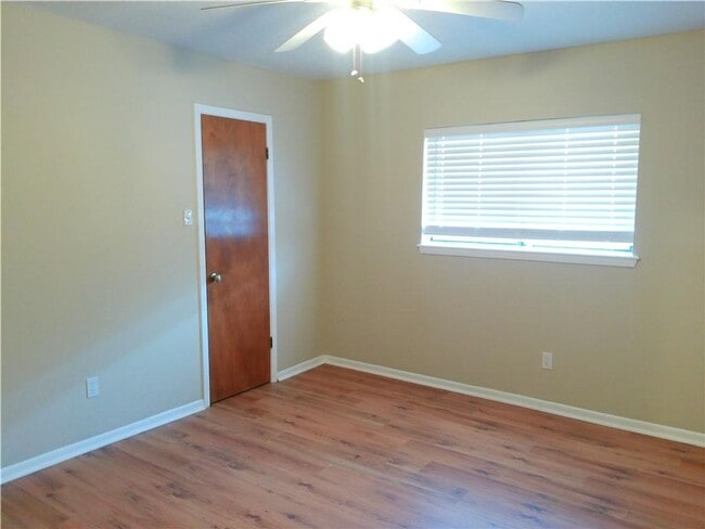 Building Photo - 538 Vega Dr