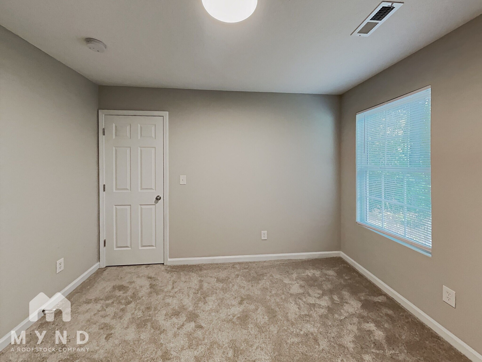 Building Photo - 305 Carter Ave