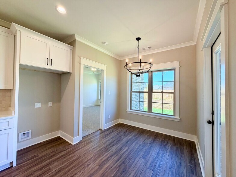 Building Photo - 521 Bristleleaf Path