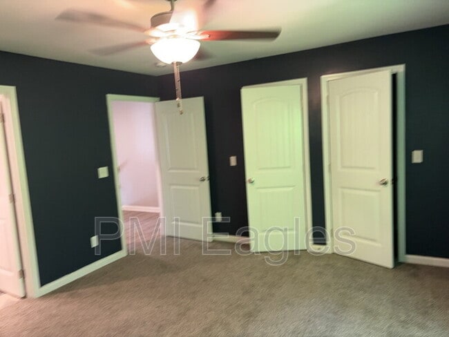 Building Photo - 135 Country Ln