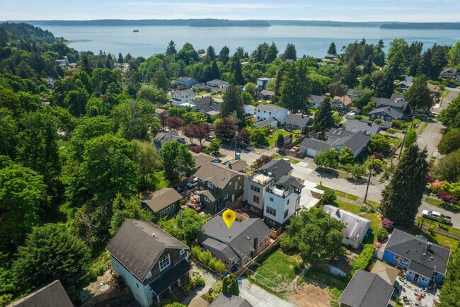 Building Photo - 6404 47th Ave SW