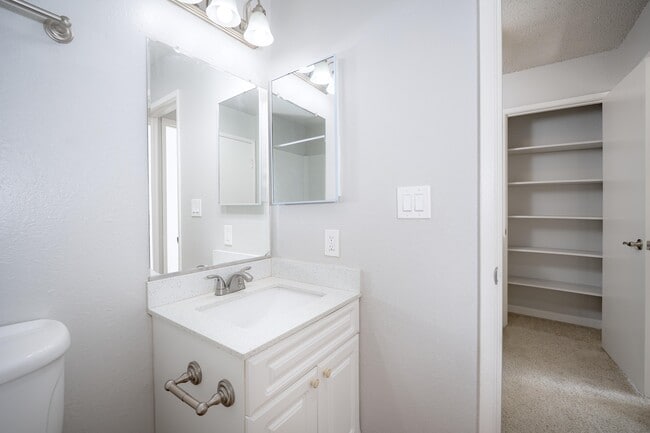 Breakwater 2 Bed - Breakwater Apartments