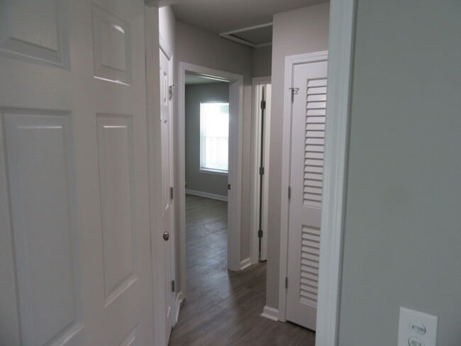 Building Photo - 1300 Grace Ave