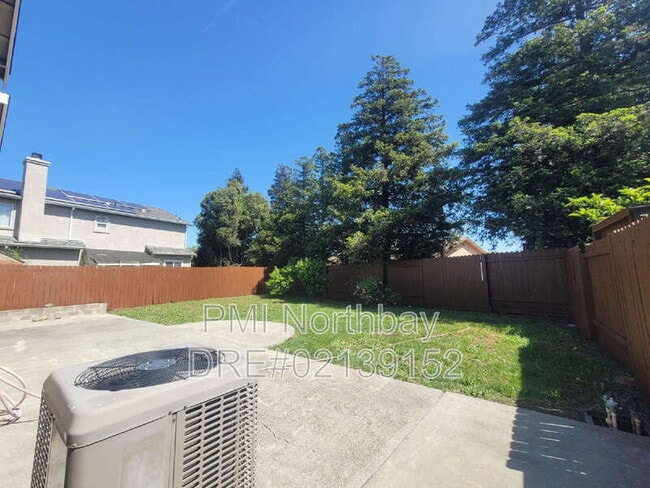 Building Photo - 239 Brookside Dr