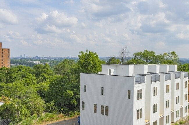 Building Photo - 522 Cliff Cir