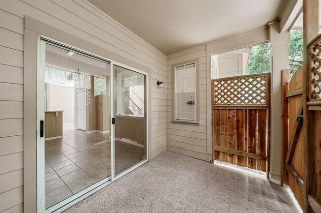 Building Photo - 14 Scarlet Woods Ct