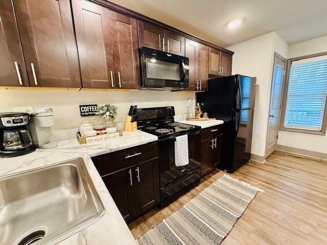 Building Photo - 3221 York Dr