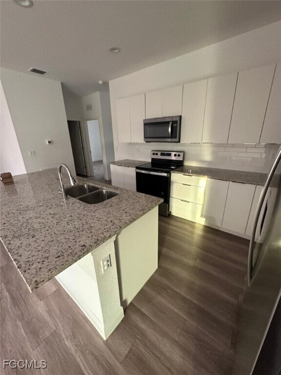 Building Photo - 5008 Idaho Ln