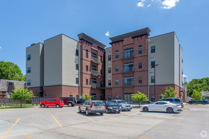 Building Photo - East Cherry Flats