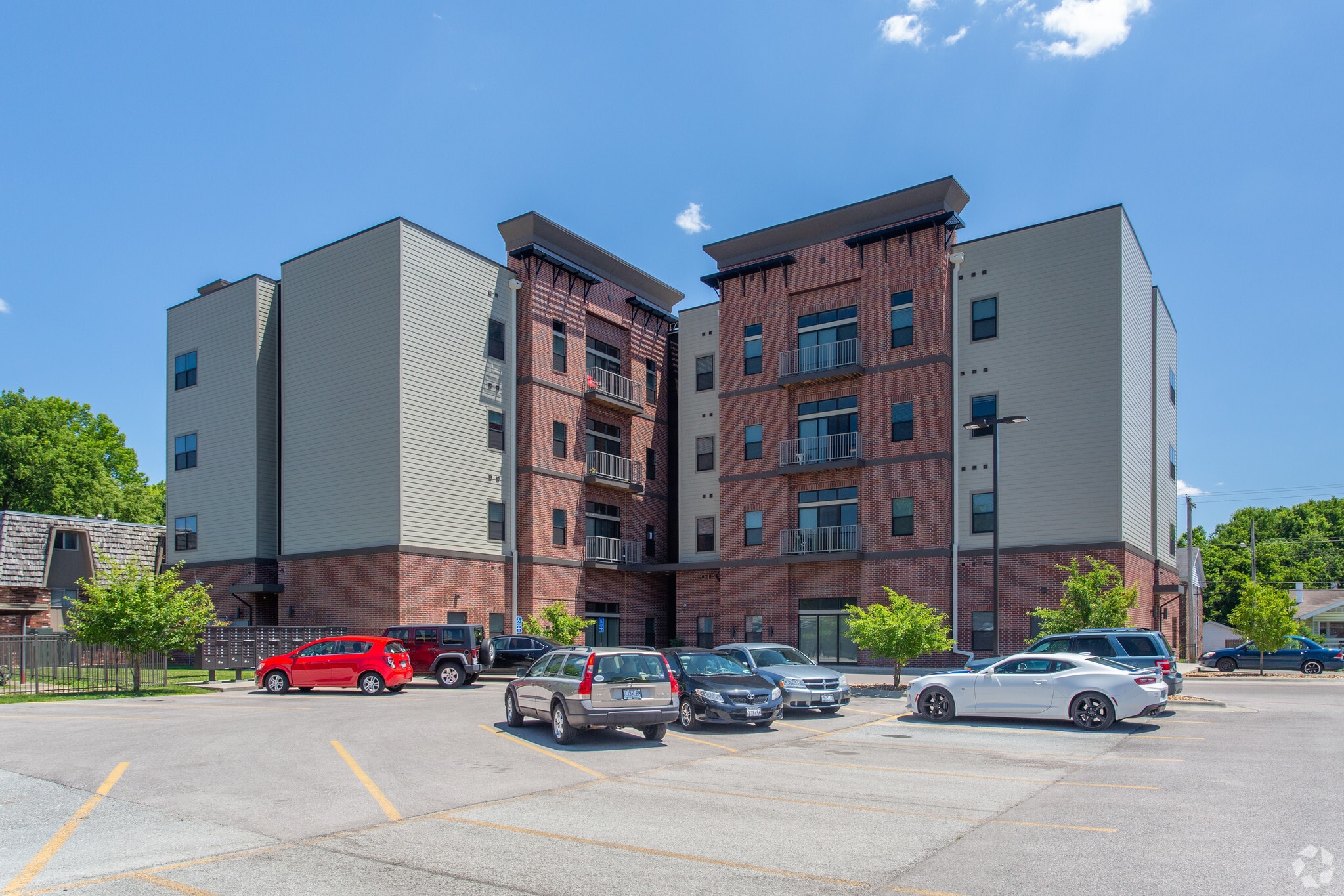 Building Photo - East Cherry Flats
