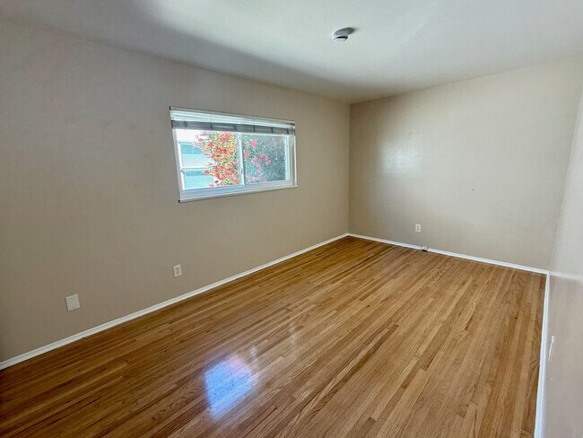 Building Photo - 4 Bed 2 Bath Home with Large Yard in Pacific Beach!