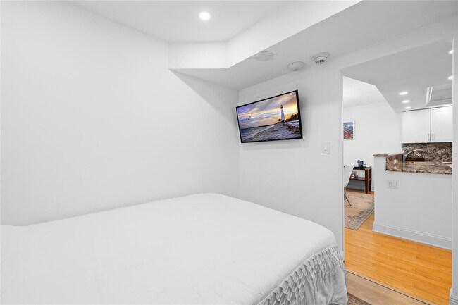 Building Photo - 5100 N Ocean Blvd