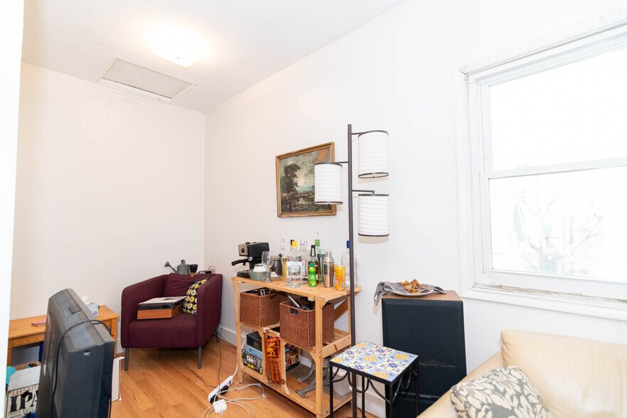 Building Photo - 25 Ashford St