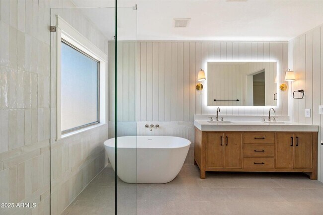 Building Photo - 2314 E Paraiso Dr